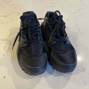 Nike Black Sneakers for Women like new only wore once
